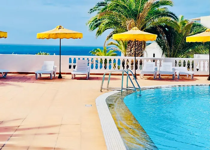 Daire Canaryislandshost L Frontline *