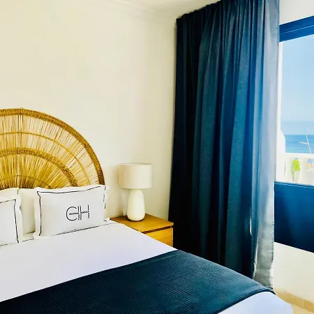 Canaryislandshost L Frontline